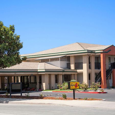 Super 8 By Wyndham Salinas Exterior foto