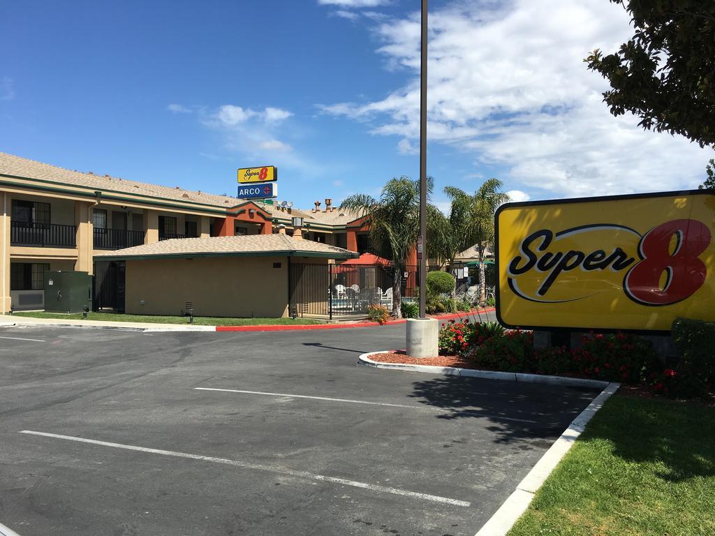 Super 8 By Wyndham Salinas Exterior foto