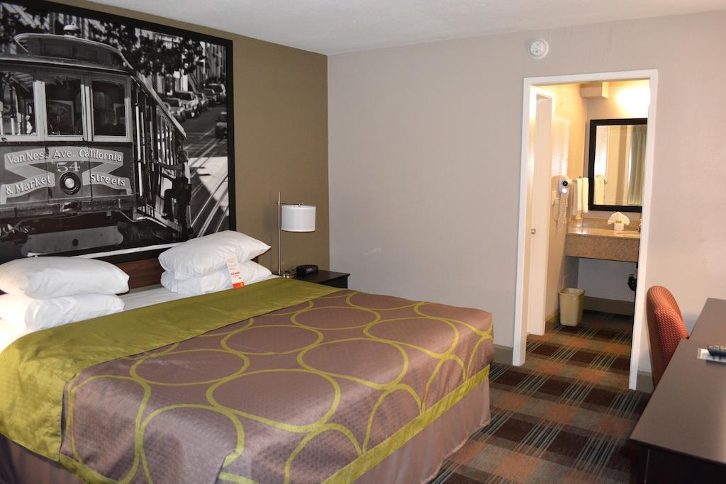 Super 8 By Wyndham Salinas Quarto foto